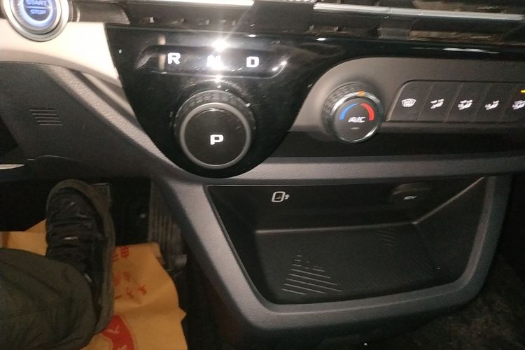 奔腾NAT 2023款 PRO 舒享出行版 419km中控内饰18