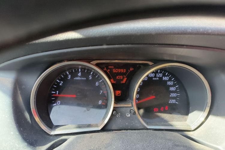 日产 骊威 2013款 劲锐 1.6XV CVT豪华版中控内饰15