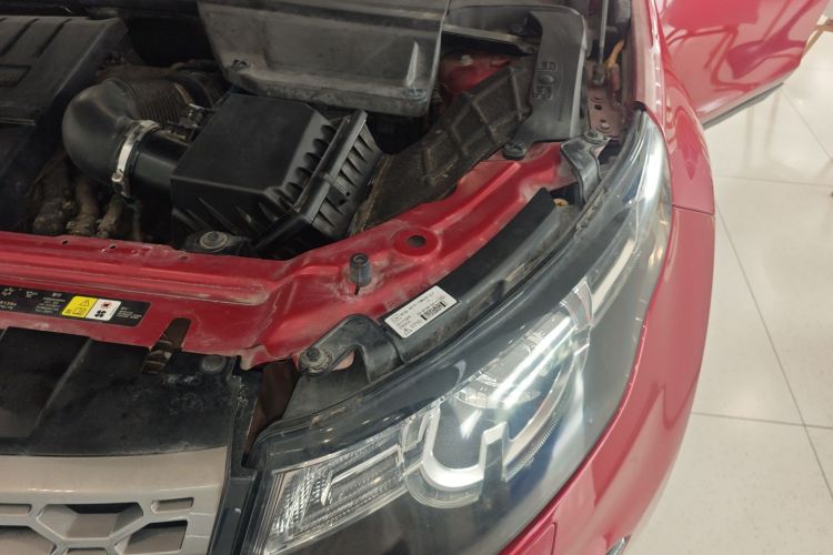 路虎 发现神行 2017款 2.0T SE机舱底盘26