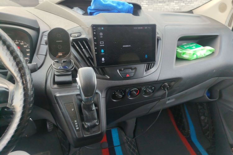 福特 全顺 2020款 2.0T汽油自动多功能商用车中轴低顶双开尾门国VI中控内饰16