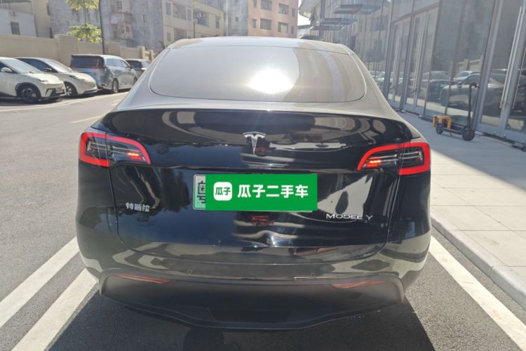 特斯拉 Model Y 2022款 改款 后轮驱动版车身外观6