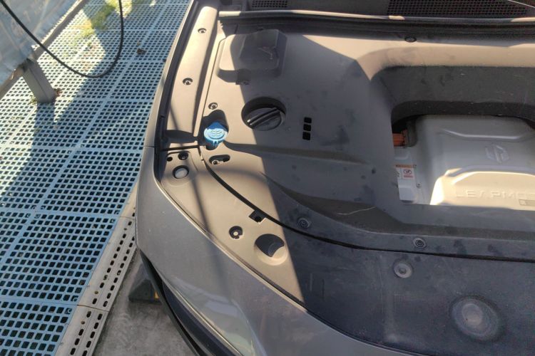 零跑汽车 零跑S01 2019款 380 Pro机舱底盘25