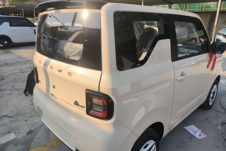 吉利银河 熊猫 2025款 210km 元气熊车身外观7