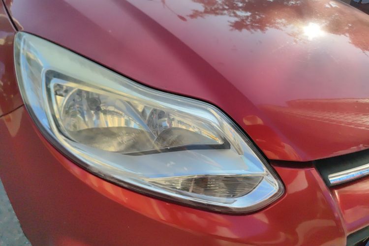 福特 福克斯 2012款 两厢 1.6L 自动风尚型车身外观8