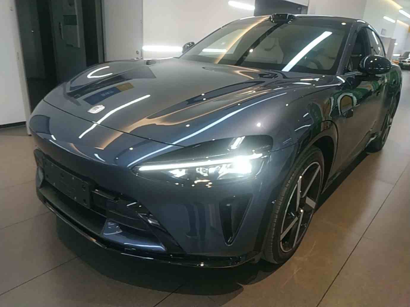 小米汽车 小米YU7 2025款 超长续航高性能四驱Max版(2)