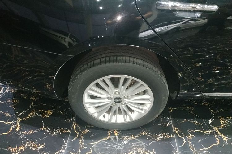 江汽集团 江淮iEVA60 2019款 旗舰型车身外观6008