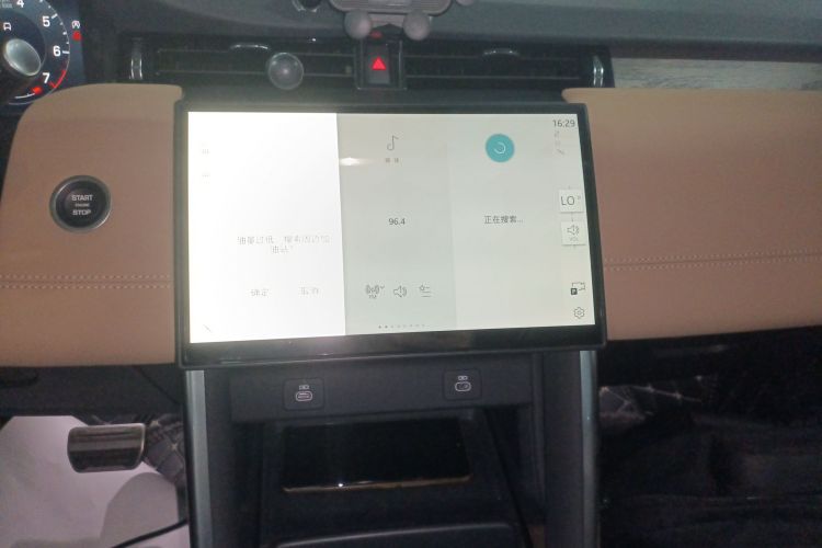 路虎 发现运动版 2024款 性能科技版中控内饰16