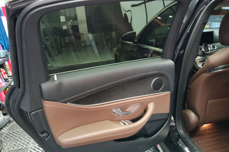 奔驰E级 2020款 改款 E 260 L 运动型中控内饰7008