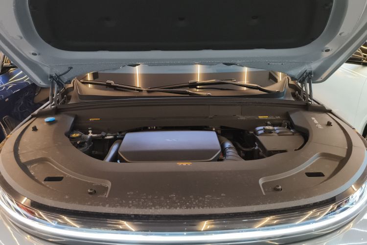 理想汽车 理想L7 2025款 Pro 智能焕新版机舱底盘24