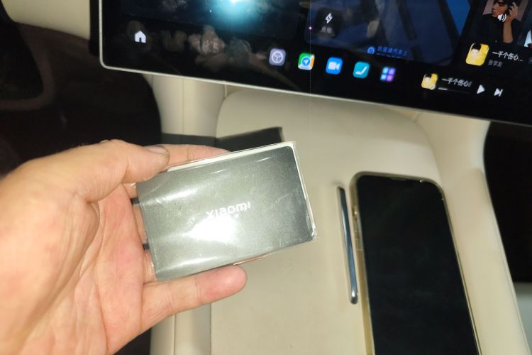 小米汽车 小米YU7 2025款 超长续航高性能四驱Max版中控内饰7001