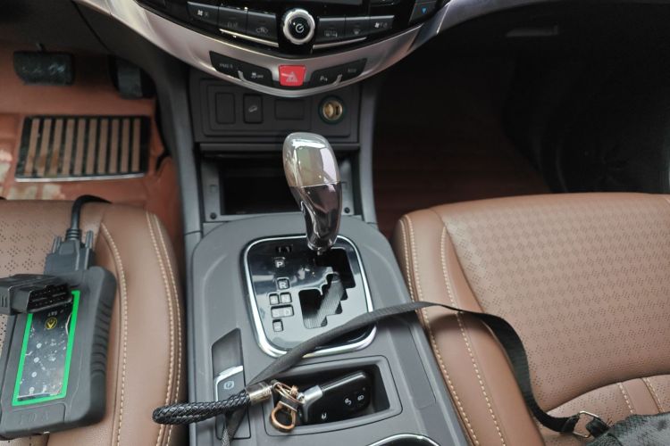 比亚迪S7 2016款 2.0T 自动尊贵型Plus中控内饰18