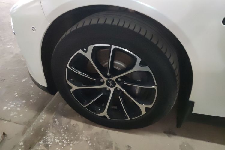 小鹏P7 2023款 586E车身外观6003