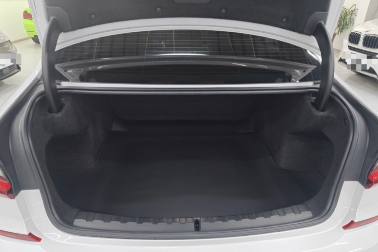 宝马3系 2022款 325Li M运动套装机舱底盘23