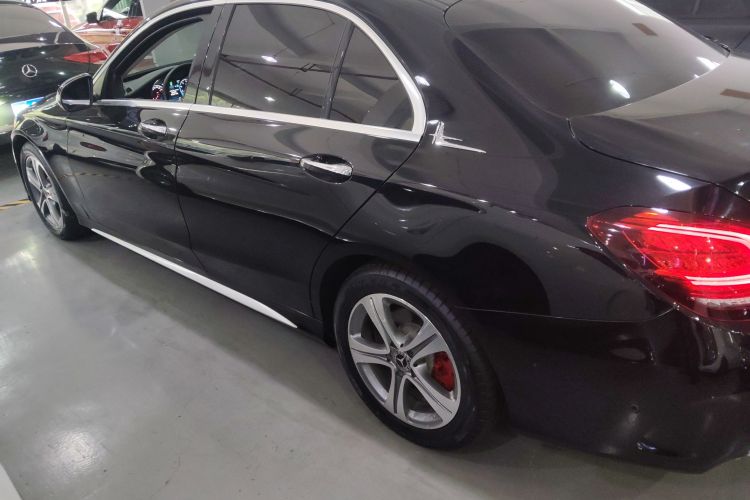 奔驰C级 2019款 改款 C 260 L 运动版车身外观4