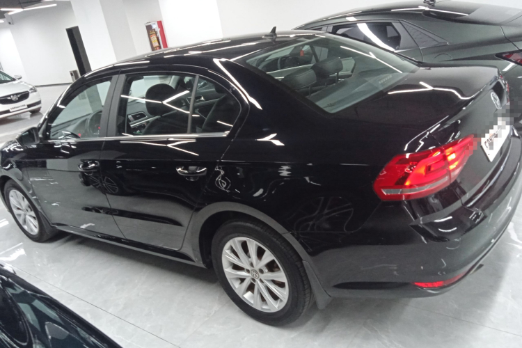 大众 朗逸 2017款 1.6L 自动舒适版车身外观4