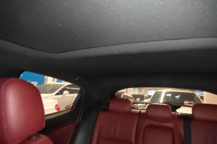 本田 思域 2021款 HATCHBACK 220TURBO CVT潮酷控中控内饰22