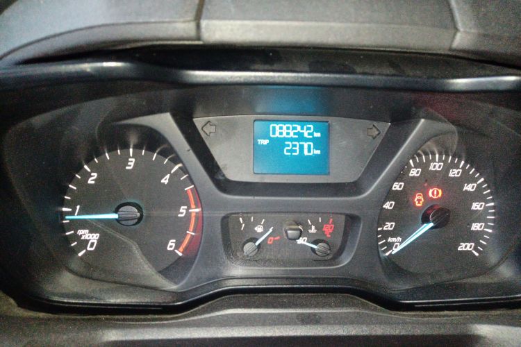 福特 全顺 2017款 2.0T柴油多功能商用车短轴低顶国V中控内饰15