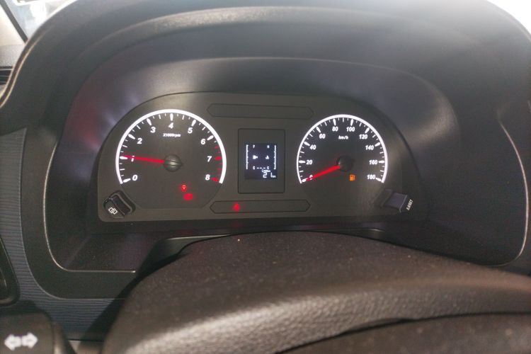 东风风行 菱智 2023款 M5L 1.6L 基本型 7座局部细节14