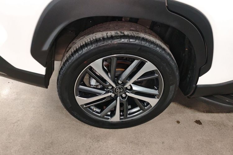 丰田 锋兰达 2022款 2.0L CVT豪华PLUS版车身外观6008