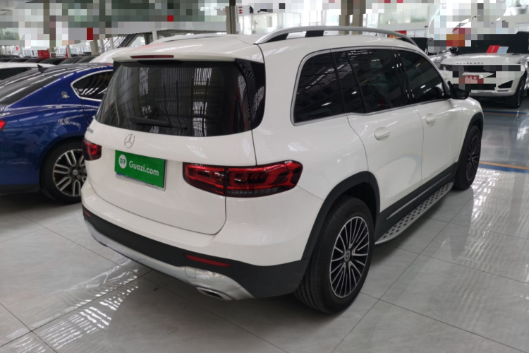 奔驰GLB 2023款 改款 GLB 200 动感型车身外观7