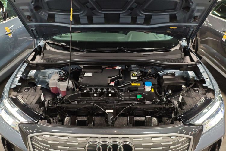 奥迪Q4 e-tron 2024款 40 e-tron 创行版机舱底盘24