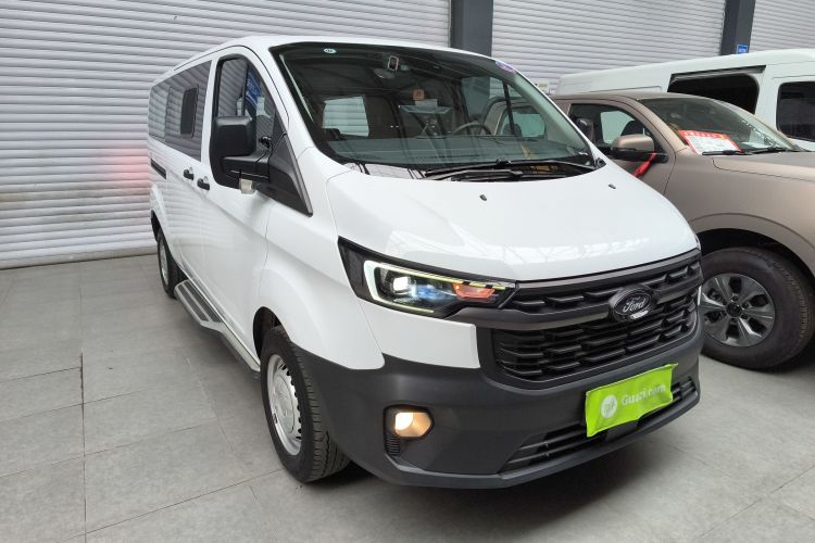 福特 全顺 2023款 2.0T汽油自动多功能商用车中轴低顶5/6座车身外观3