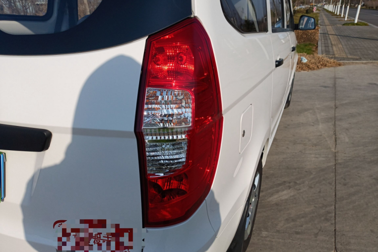 五菱汽车 五菱宏光 2021款 1.5L S基本型LAR车身外观9