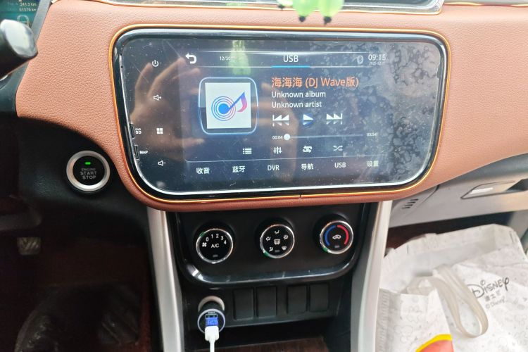 北汽幻速S3 2016款 S3L 1.5L 手动尊贵型中控内饰16