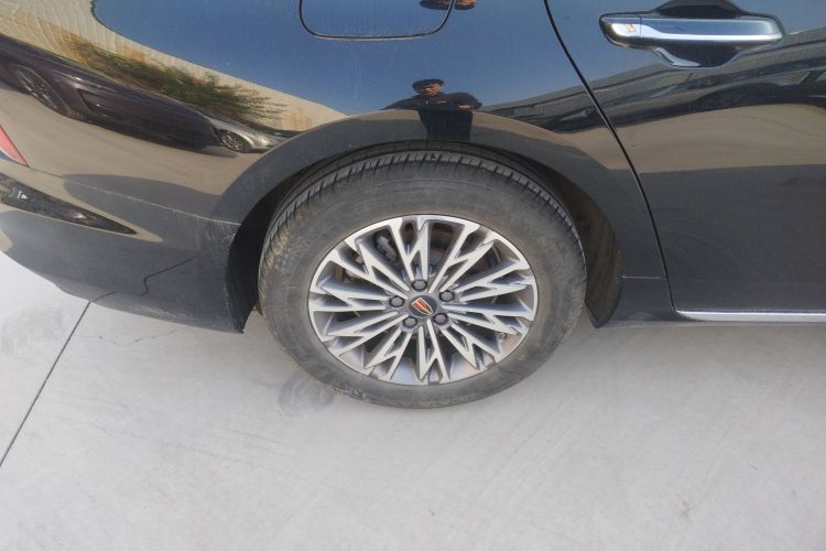 红旗H5 2023款 1.5T DCT智联旗韵版车身外观6008