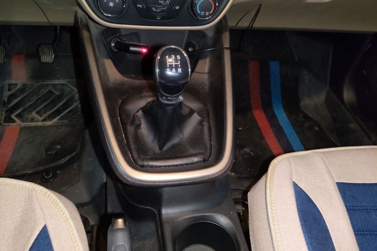 福特 福睿斯 2017款 改款 1.5L 手动舒适型中控内饰18