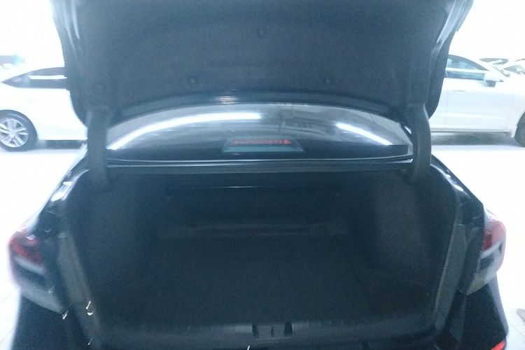 本田 思域 2025款 240TURBO CVT 智趣Plus机舱底盘23