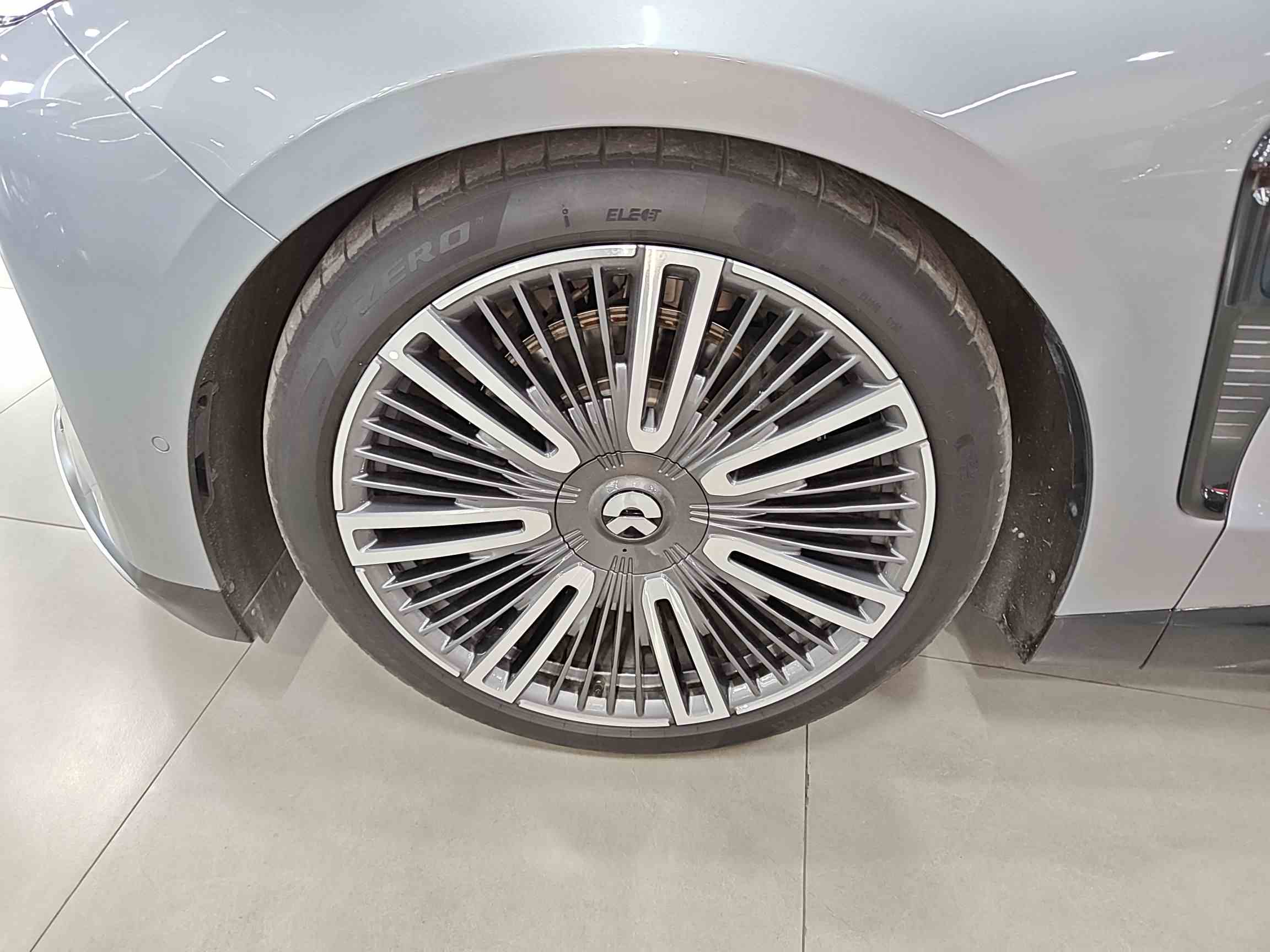 蔚来ET9 2025款 102kWh 首发限量版(2)