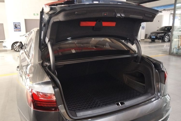 奥迪A4L 2022款 40 TFSI 时尚动感型机舱底盘23