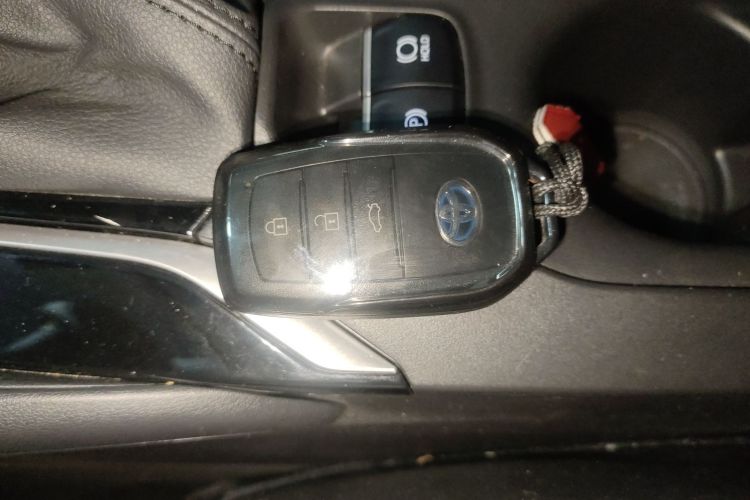 丰田 卡罗拉 2023款 1.8L 智能电混双擎 精英版中控内饰11