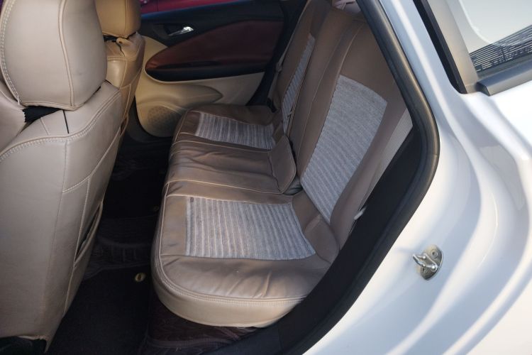 别克 威朗 2017款 三厢 15S 自动进取型中控内饰21