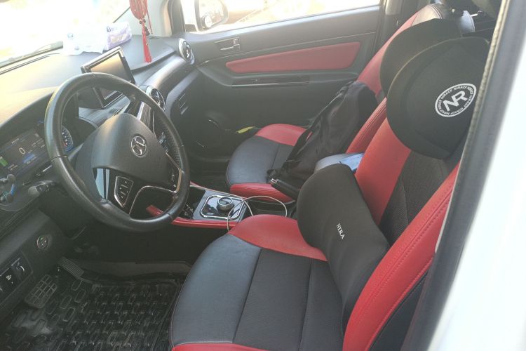 北汽新能源EX 2018款 EX360 新尚版中控内饰19