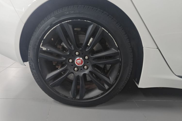 捷豹XEL 2018款 2.0T 200PS 尊享版车身外观6008