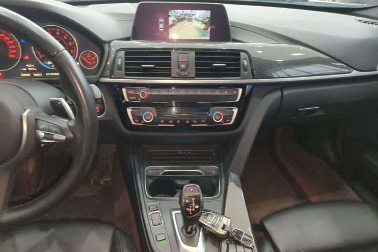 宝马3系 2019款 320i M运动套装中控内饰16