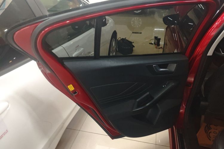 福特 福克斯 2020款 三厢 1.5L 自动锋跃型中控内饰49