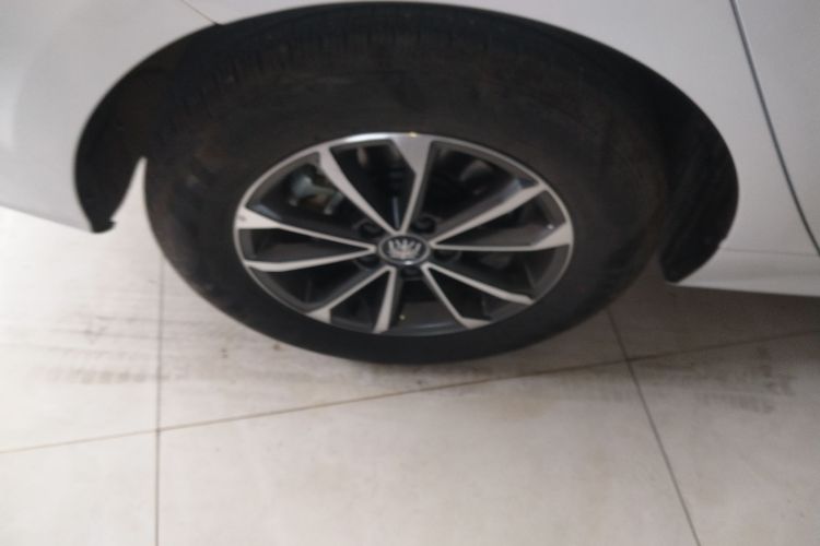 比亚迪 秦PLUS 2024款 荣耀版 DM-i 55KM领先型车身外观6008