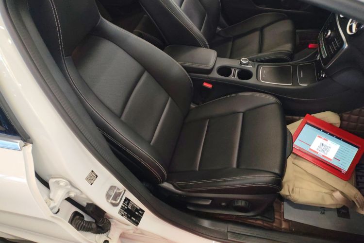 奔驰GLA 2019款 GLA 200 时尚型局部细节41