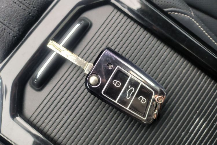 大众 帕萨特 2025款 出众款 380TSI 龙腾版中控内饰11