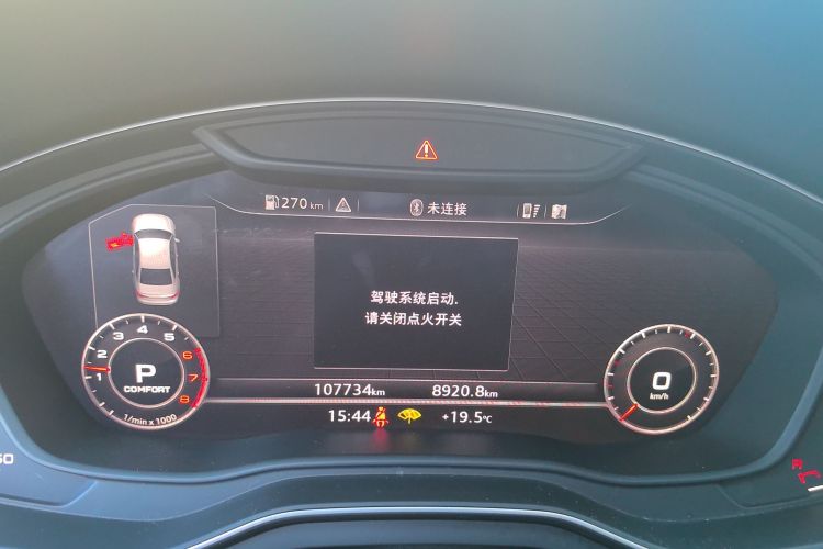 奥迪A4L 2018款 30周年年型 40 TFSI 时尚型中控内饰14