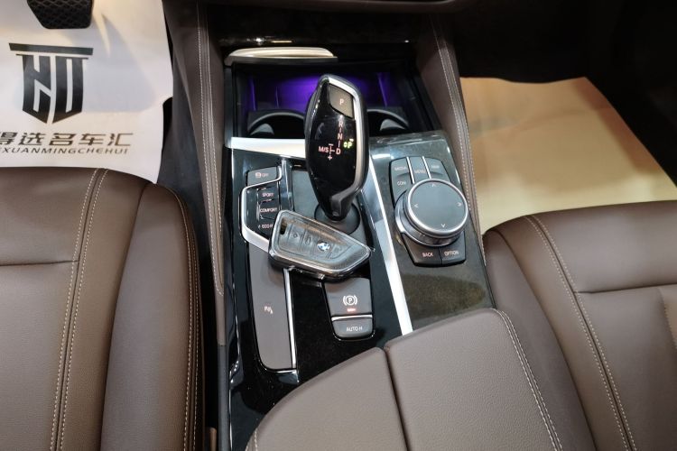 宝马5系 2020款 525Li M运动套装中控内饰18