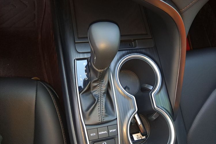 丰田 凯美瑞 2023款 2.5G 豪华版中控内饰18