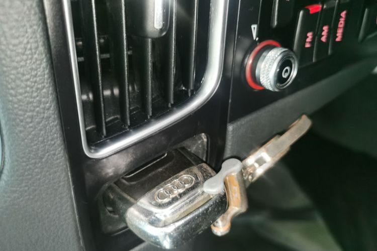 奥迪Q5 2016款 40 TFSI 进取型中控内饰11