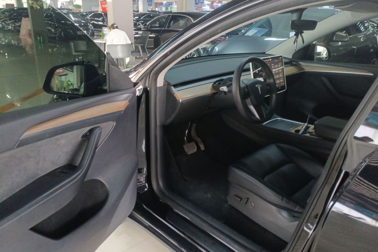 特斯拉 Model Y 2021款 标准续航后驱版中控内饰7003