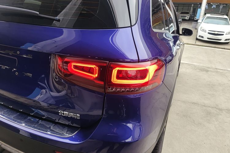 奔驰GLB 2020款 GLB 200 动感型车身外观9