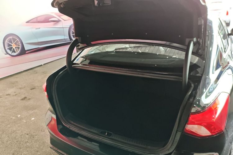 福特 福克斯 2020款 三厢 EcoBoost 180 自动ST Line机舱底盘23