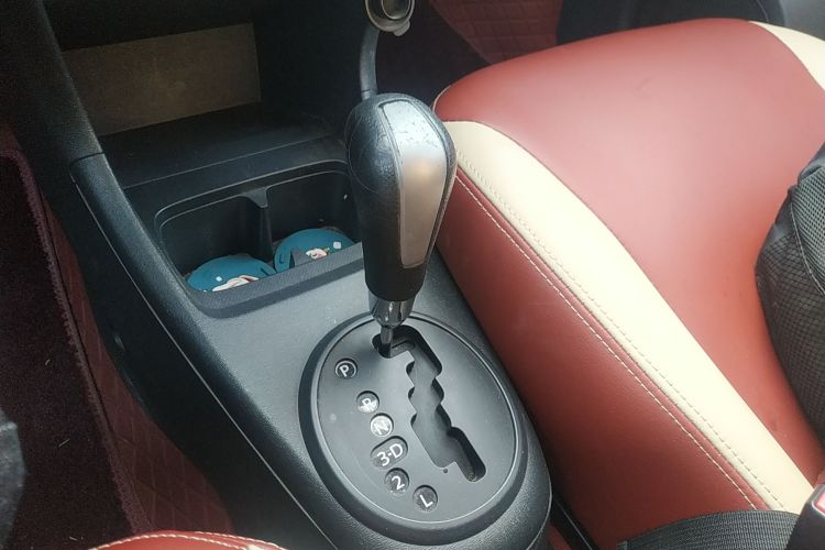 铃木 奥拓 2013款 1.0L 自动豪华型局部细节18